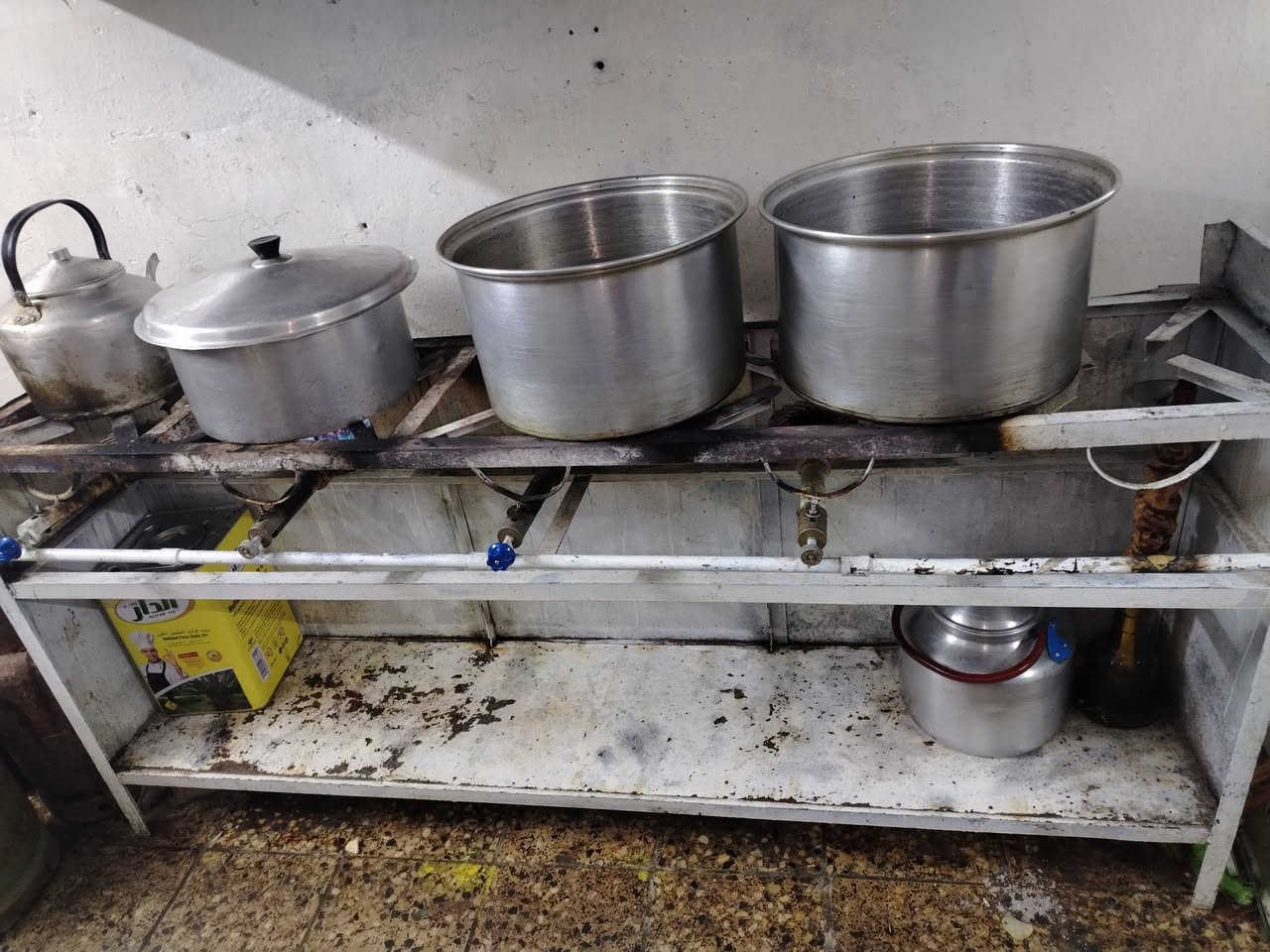 أغراض مطعم للبيع مع تكت ساحبه مستعمل ثلاث اشهر للبيع تواصل علئ رقم ***********
