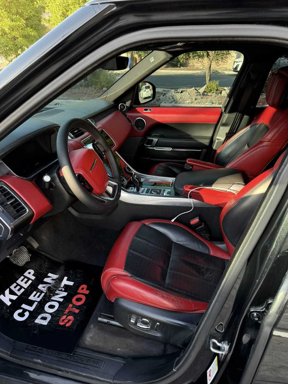 السلام وعليكم 
رانج روفر اسبورت 2019 وارد أمريكي رقم السيارة مميز بدون حادث وبدون تبديل بدون قطرت صبغ عدا الدعامية الامامية ماشية 36الف
محرك v 6 سوبر  قمارك حديد بدون فتحة داخل احمر السيارة جاهزة من كلشي سيرفس كامل تخم تاير صدر كلة جديد 
مكان بغداد 
السعر 410 ورقة وبي مجال 

للتصال ***********
