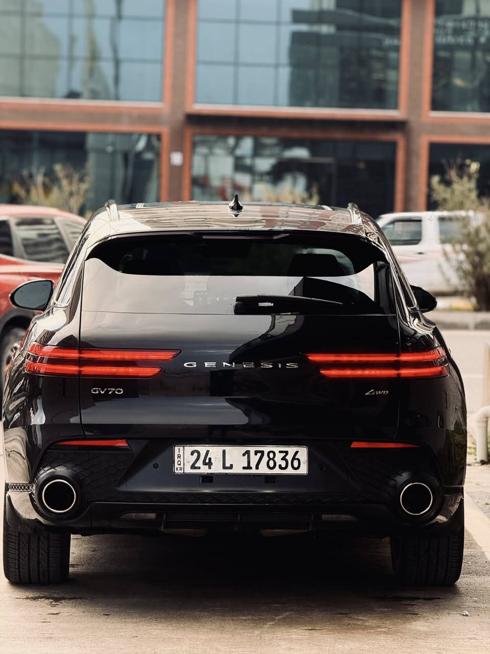 السلام عليكم 
جينسس GV70 موديل 2023 فول مواصفات 🔥
4 سلندر 2500 تيربو 
مواصفات اعلى فئة سبورت برستيج 
داخل احمر 
كشنات احمر تبريد تدفئة 
كامرات 360 درجة 
حساس امامي خلفي 
رادار امامي و خلفي و جانبي 
تحديد مسار 🛣️
بانورما 
بصمة 
تشغيل عن بعد 
قيادة ذاتية 
ماشيه 94 كيلو متر 
وبعد وبيها هوااي مواصفات 
الضرر : جاملغ الخلفي صبغ فقط 
رقمها دهوك و بلنسبة للتضليل بيها كتاب تضليل 
سعر السياره :335$ 
عنوان السياره سليمانية 
للاستفسار : ***********
