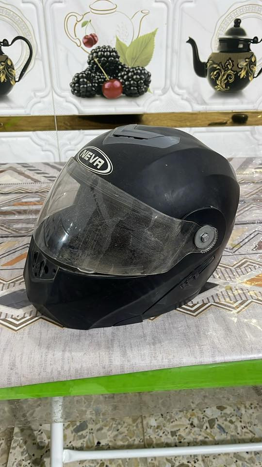 خوذه للبيع تقريباً نضيفه فج قلاب سعرها 15 الف تواصل ***********
