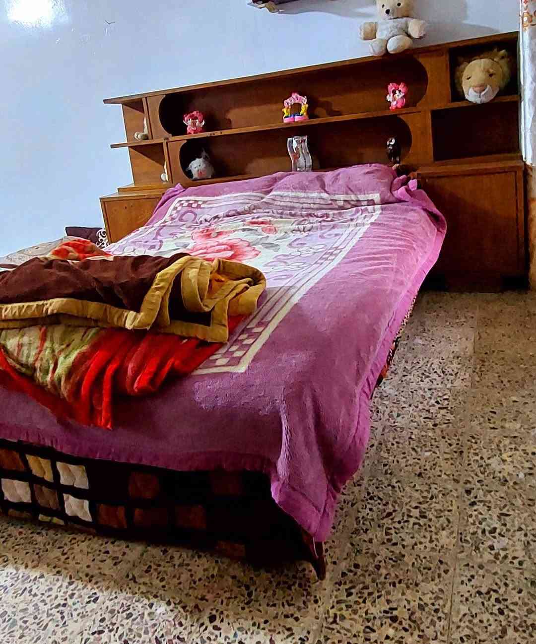 سلام عليكم غرفه للبيع نضيفه لا كسر بيها ولا اي شي  سعرها 100 وبيها مجال بسيط نقصها فقط كنتور مكاني كربلاء رقمي ***********
