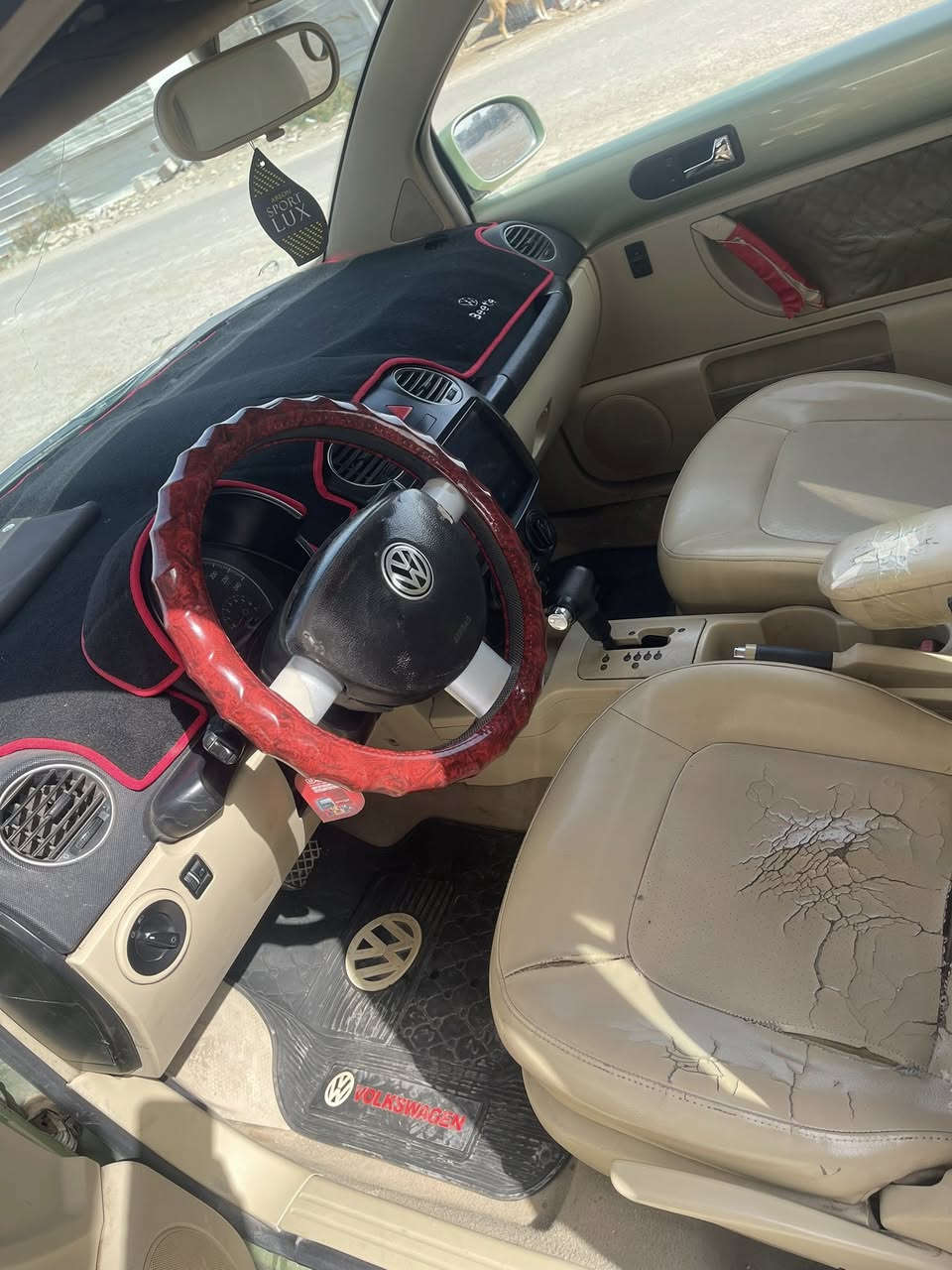 سلام عليكم عندي بيتل للبيع موديل 2008 الون فستقي حادث بنيد محرك 4 سلندر ماشية 184 السيارة سرعية وخير من الله السعر المطلوب 79 وبيهة مجال ترهم مراوس حسب القناعة المكان قرب سوق ابو غريب 
***********
***********
