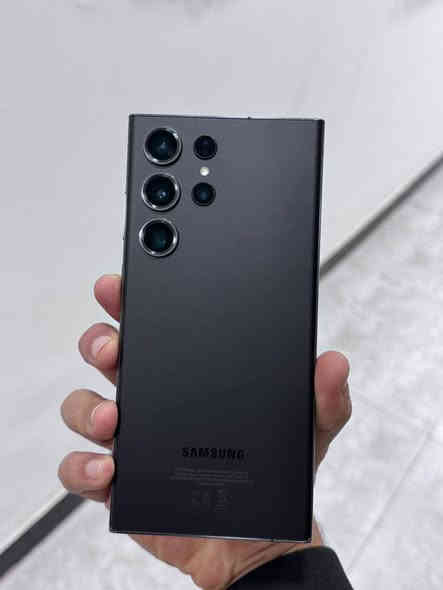 للبيع s23 الترا ذاكره ٢٥٦ شرق اوسط دبل شريحه نضيف ١٠٠% بحاله الوكاله لا مفتوح ولا مبدل بي شي مع شاحنه سامسونك من عين الفهد 2 متر 
السعر ٧٨٠ الف المكان الانبار الحبانيه
للتواصل واتساب فقط ***********
