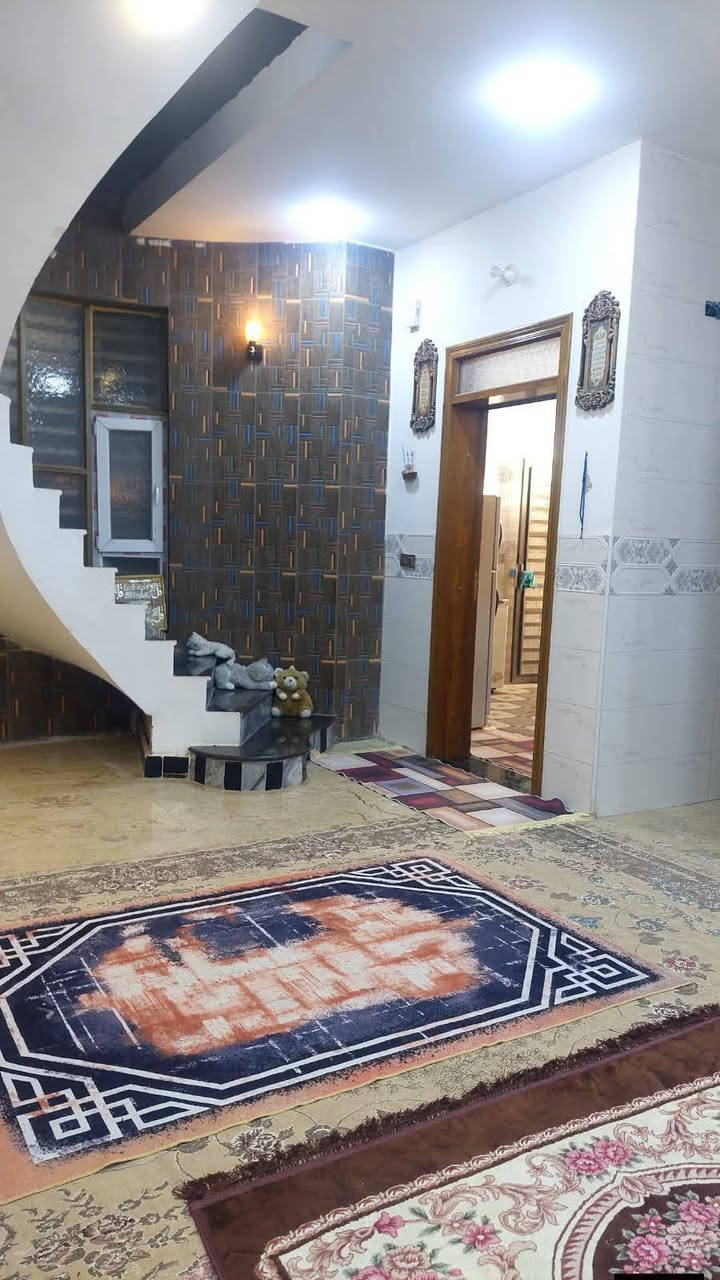 ياالله 
السلام عليكم بيت للبيع المساحه 200متر طابو زراعي سند 25 تحويل مباشر طابقين بناء حديث درجه اولى يحتوي على أربع غرف وصاله وأستقبال ومطبخ وصحيات الطابق الثاني فقط عايز لبخ العنوان كربلاء طويريج حي الرياض على الشارع التلبيط مباشر السعر خاص للأستفسار الأتصال على الارقام الموجوده 
***********
***********
