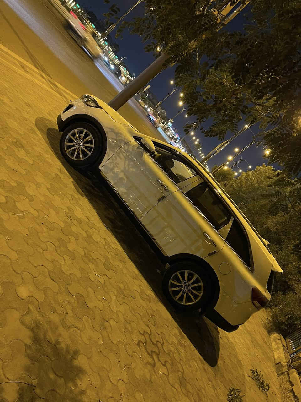 السلام عليكم 
للبيع كيا سورنتو. موديل 15

فول  كويتي   مكينة 6 

ماشية 95 حقيقي

مكفولة من صبغ  فقط بارد  شي قليل 

رقم بغداد دولي بأسمي

السيارة جديدة وستخدام شخصي 
 مكان السيارة الفلوجة 
السعر 205 وبي مجال واتشرف بالجميع
***********
