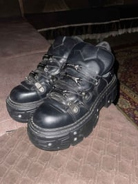 حذاء ماركه تانك من نيو روك العراق الحذاء ما ملبوسه ولا مره بل جيس بعده...