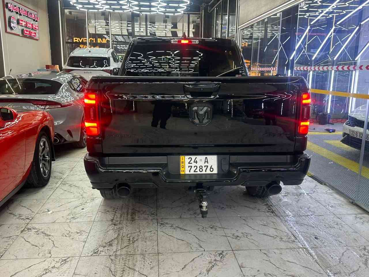 سلام عليكم دوج رام 
فئه سبورت بلاك اديشن 
واحد على واحد فول موصفات مكفوله كلين حته الدعاميات كفاله  على وضع الشركه السياره  برغي ما مفتوح بيها 
السياره ماشيه ١١٥ الف كم 
باب خلفي طويل بدي قصير 
سياره رقم دهوك بأسمنا تحويل مباشر 
ميحتاج اذكر الموصفات لان فول ماكو اعلى من هيج موصفات 
السياره متواجده بغداد  ابو غريب 
موديل ٢٠٢٠
السعر ٤ شدات وبيها مجال بسيط 
تفاصيل اكثر اتصال ع الرقم لان ممتواجد فيس 

0783 195 5500
