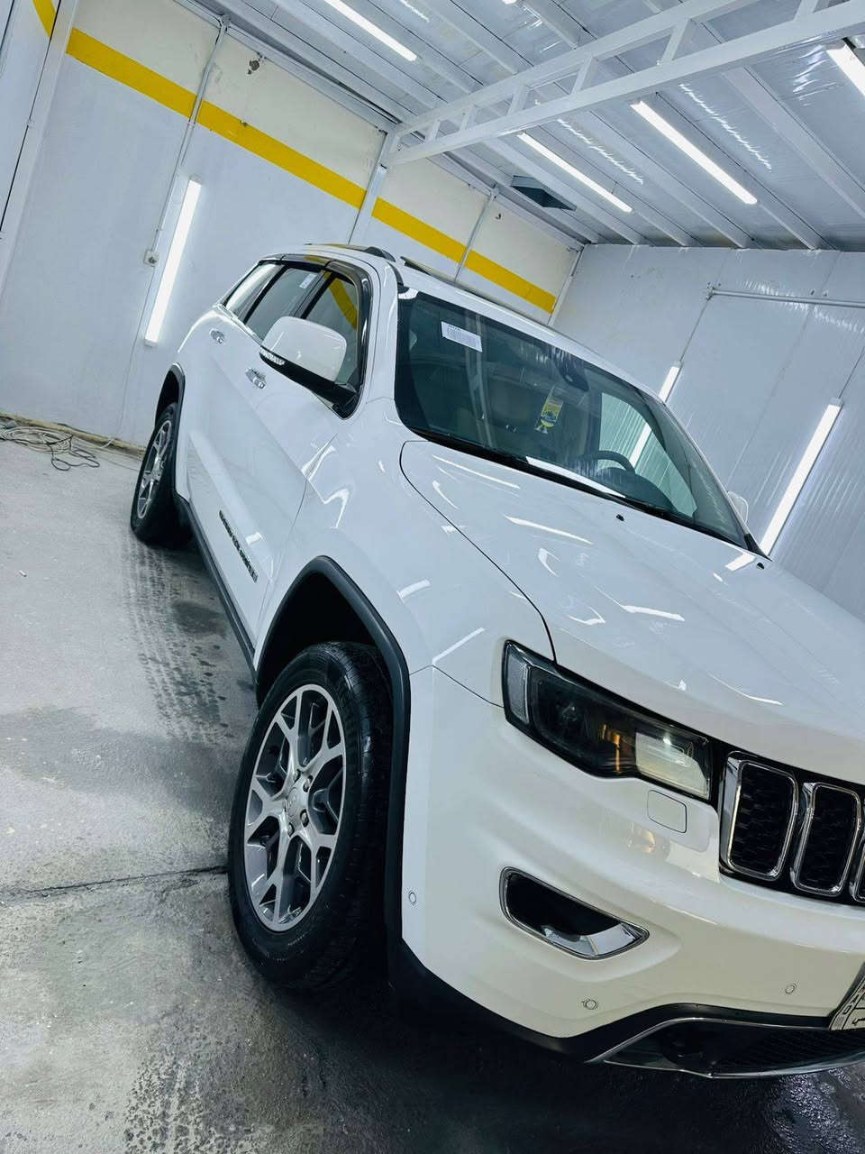 فلوجة السعر 285 $ خليجي مكفوله لمتد
مكلفه بالنشر 
🔥للبيع – جيب كراند شيروكي خليجي (لمتد )كامل مواصفات
مكانه فلوجة
✨ موديل: 2019 خليجي
✨ فئة: Limited (لمتدد بلص)
✨ بدون أي حادث
✨ رقم بغداد
ماشيه 88 الف كيلو متر
💎 المواصفات الكاملة:
✔️ محرك 6 سلندر 3600
✔️ دبل (دفع رباعي)
✔️ فتحة سقف بانوراما
✔️ جلد فاخر وكالة
✔️ شاشة كبيرة 3 + نظام ملاحة
✔️ كاميرا خلفية + حساسات أمامي وخلفي توقف ذاتي
✔️ تشغيل بصمة (دخول وتشغيل بدون مفتاح)
✔️ ريموت ستارت (تشغيل عن بعد)
✔️ مقاعد كهرباء + تسخين مقاعد
✔️ مثبت سرعة
✔️ تخم تاير جديد
✔️ إنارة LED نهارية
✔️ نظام ثبات إلكتروني
🚗 السيارة استخدام شخصي، نظافة عالية جداً، فحص كامل.
🔥 ما تحتاج صرف نهائياً – عليها ادامه كامله.
💰 السعر 285 وقابل للتفاوض.
الهاتف📞 .***********.|***********
