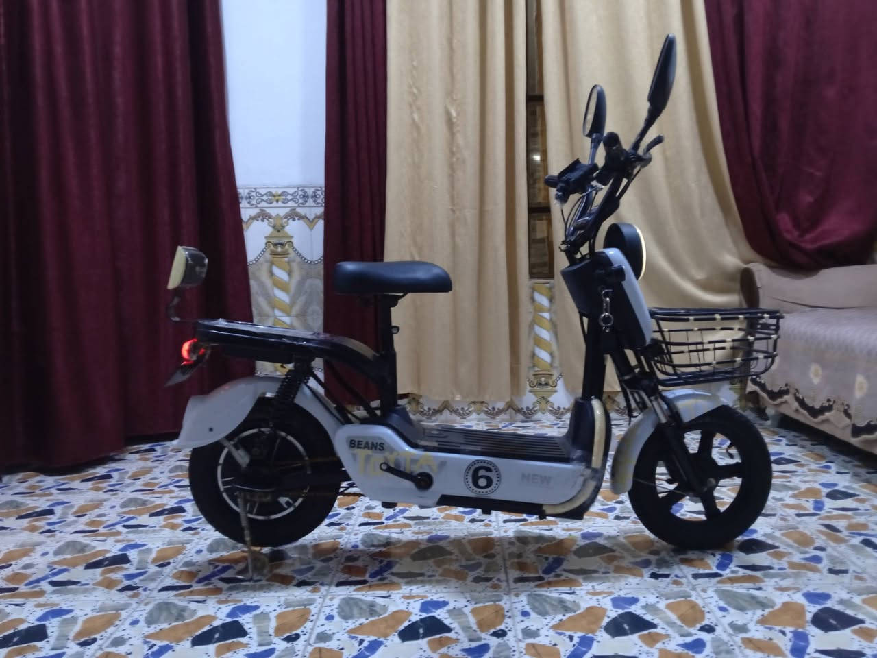 السلام عليكم للبيع دراجه شحن حجم 14 
رقمي *********** مكاني بغداد بسمايه قريه عشرة
