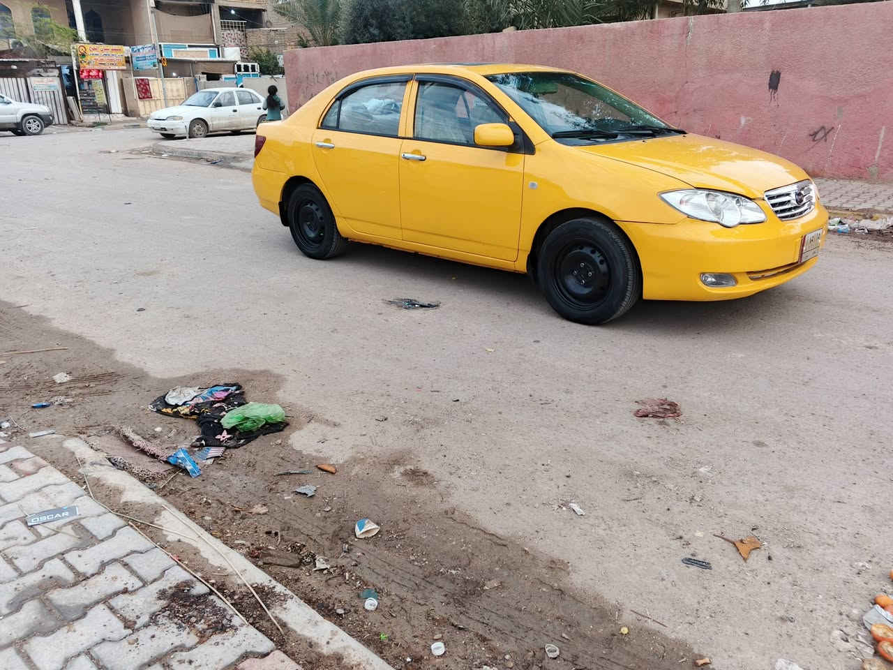 السلام عليكم سياره بي وايدي 2011 رقم بغداد مكينه وكير جدد كهربائيات شغاله سياره مصبوغه عام شرط التحويل السعر 45 وبيها مجال داخل جديد مكاني الحسينيه رقم الموبايل ***********
