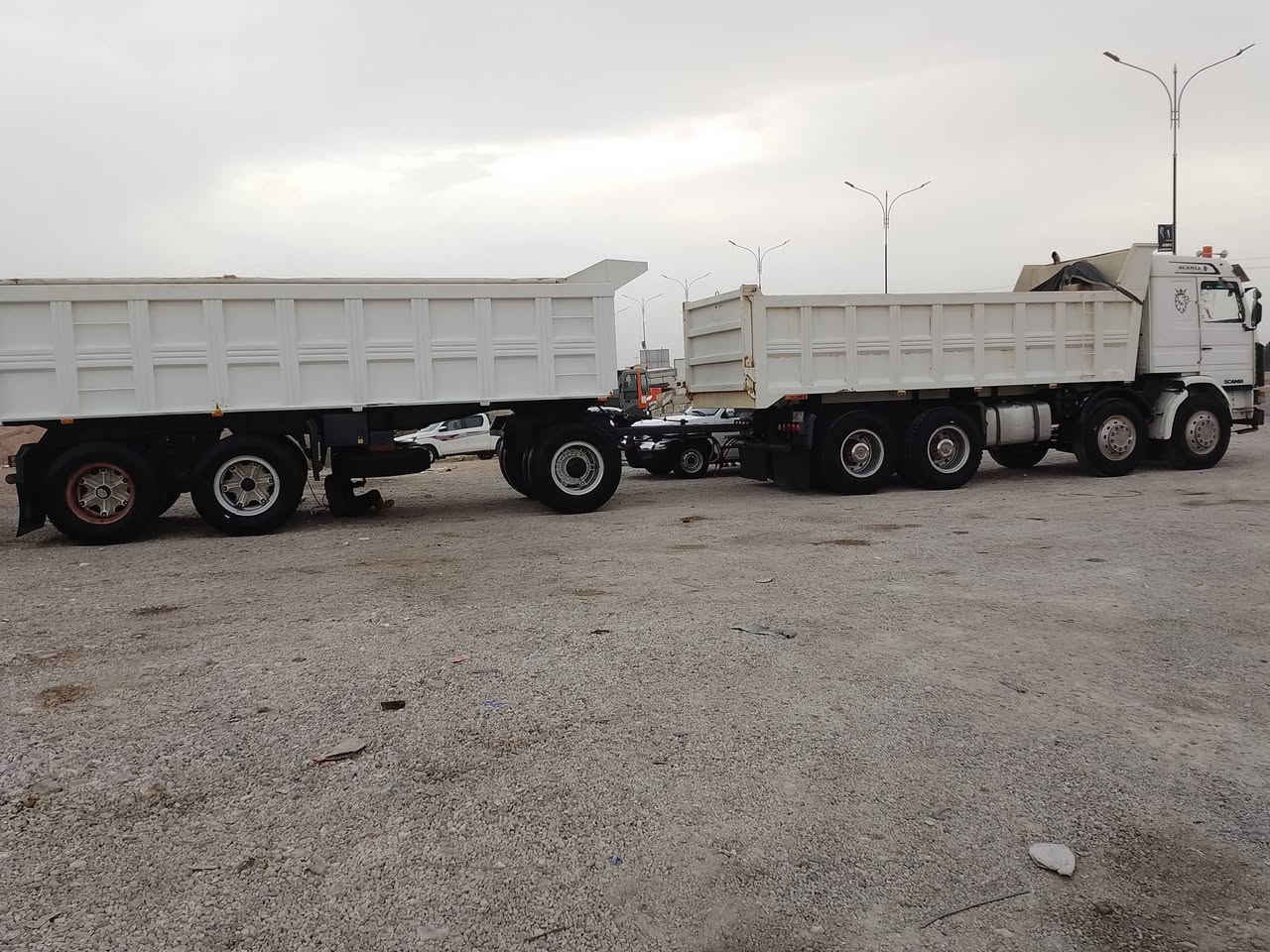 سكانيا قاطرة و مقطوره 113 بدون ربط موديل 92 محرك مجفت جديد كير 900 4في 4مجموعه مان نص بوربرن كبير قاطرة صاج مقطوره برماغ دناكير14 كرسي هوزن سكانيا *********** العنوان بغداد التاجي
