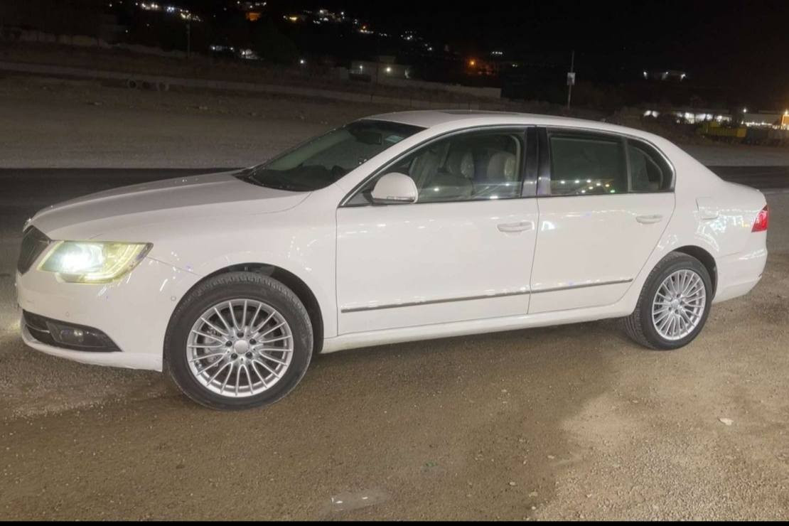 شکۆدا  2015 فول مواسەفات 
کووشن مەساج
کوشن هیتەر
کوشن کارەبای
کوشن خە‌زن
کوشن جلد و ناو زە‌رد‌ 
چە‌تر لە‌ دە‌رگای دواوە‌ بۆ كاتی باران 
ئاوێنە کارەبای 
ئاوێنە ئیشارەت و ژێر لایت
سەیارەکە ۱٦۷ هەزار رۆشتووە 
روبعێکی چەمەلخی 
دوای سەکنو دەرگای دوای سەکن بۆیاخە 
‎
سـعـر : لە کۆمێنت داوابکە ڕاستەوخۆ بۆت دێت 📥 

گێر و مەکیەنەی بەشەرت 
هیچ کێشەیەکی تێدا نییە 

ژمارەی خاوەنەکەی
***********
