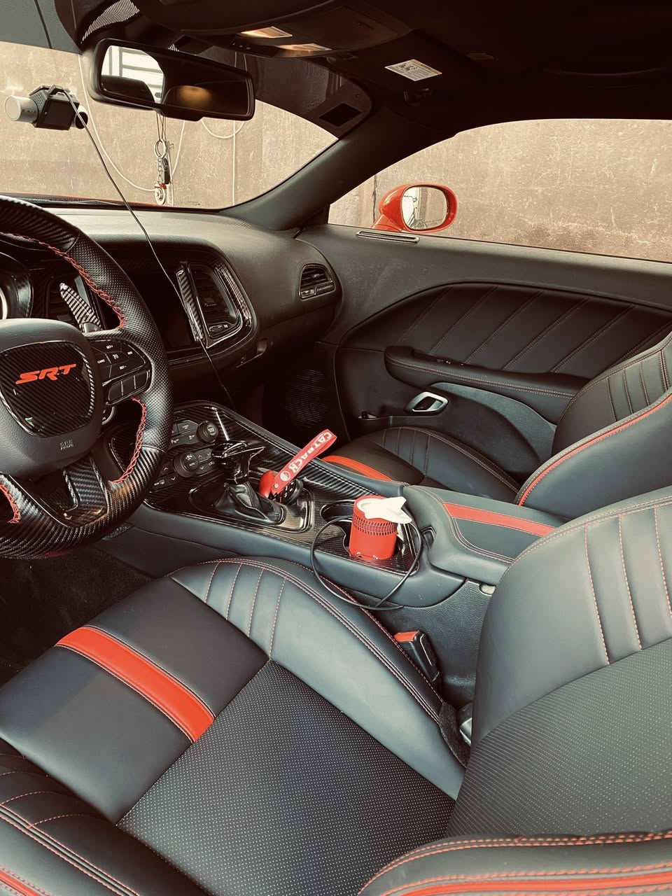 جالنجر Rt
موديل 22
شاشة جبيره 
دوشمه جديد
تخم تاير جديد
جكات بيه 
لو مميز
تقرير السيارة 
سيارة جديده وكلش حلوه
ما ناقصه اي شي 
ماشيه 25
رقم بغداد باسمي
***********
