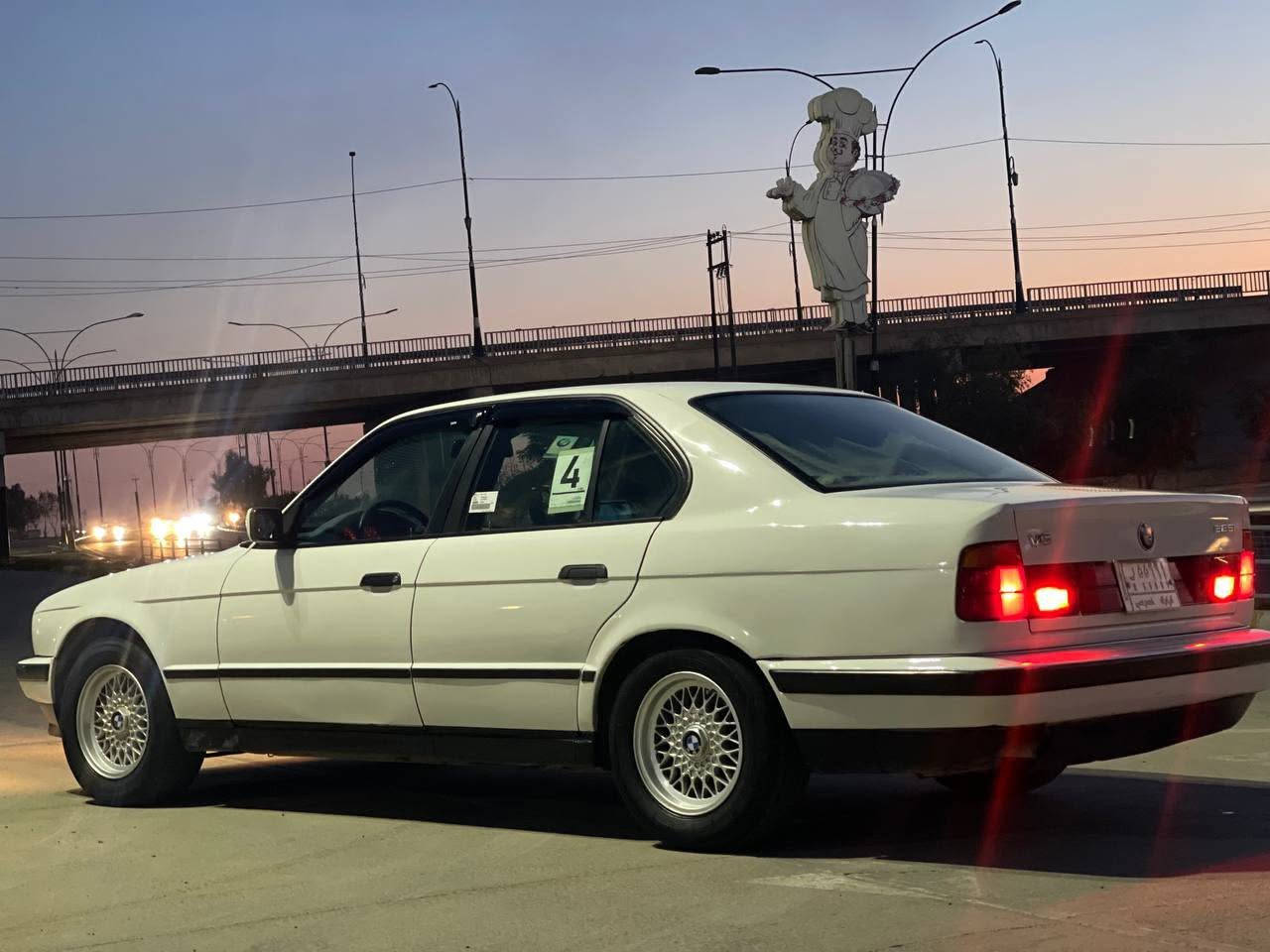 BMWبوو فروشتن
موديل 1992
حجم 520كراوه به 528ى اوتوماتيك
بستى لاى جامولغ لاى سايق هه يه تى  لا رسم دياره
سه نه وى تا 2028نويه ره قه م كركوك وه ر قه ى بانزينى هه يه 
تحويل به شه رت مشروع وه ته نى
پيش بجوك 
پيشو پشت كه بس
فول فوله به س سلايت نيه
جوار تايه و ويلى نويه لاسه ره
يكه دينار مسروفى تى نيه به شه رت 
موسو تحويلو براوه 
سعر60$وره قه و معامه لى كه م
ره قه م موبايل ***********
***********
