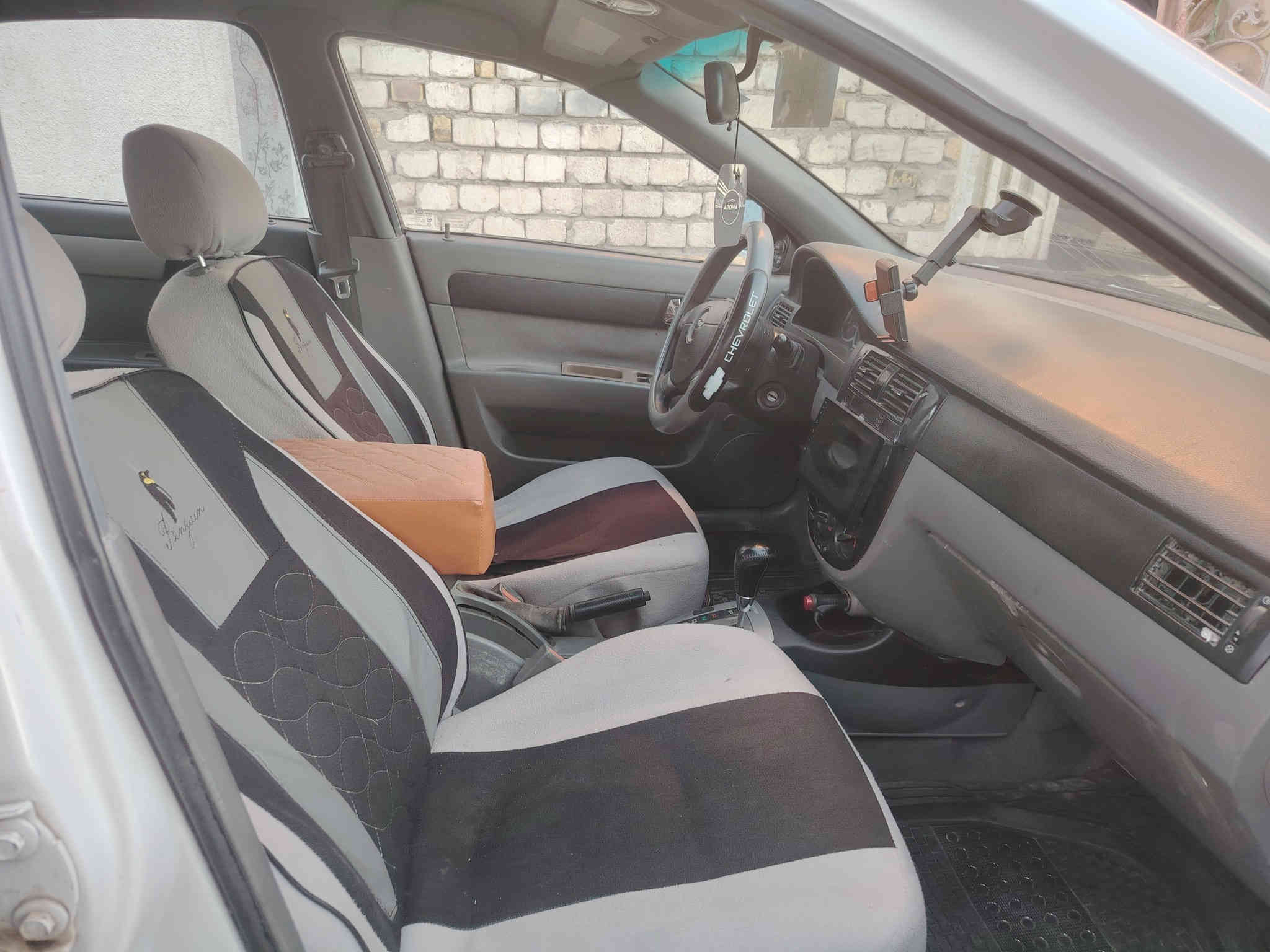 سلام عليكم ابتره الفين ١١
رقم  رقم انجليزي سنويه لل 30 بيها باردات فقط 
 سعر 60 وبيها مجال
***********
