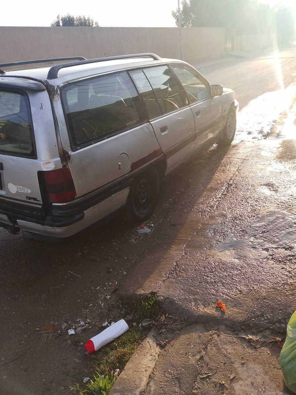 السلام عليكم سيارة للبيع بسعر مناسبه***********
