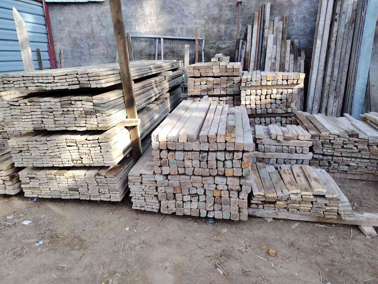 قالب خشب للبيع روسي نضيف حيل
يدك 200متر اتصال *********** العنوان الحله المركز
