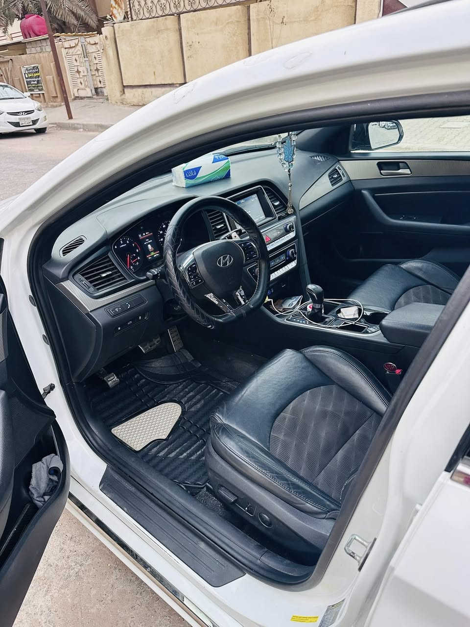 السلام عليكم للبيع سوناتا 2018 فول سبورت 
سياره متعوب عليهه نقص برغي مابيهه لا تنقيص ولا تبخير ولا حته دوانز رقم بغداد باسمي محرك 2.4 جي دي  حادثه جاملغ والكصه مال البنيد وجاملغ لخ شويه طخه ونصبغ والباقي كفاله 

شراي اتصال او رساله عادي اجاوب 
***********
مكاني نجف ورقم باسمي
