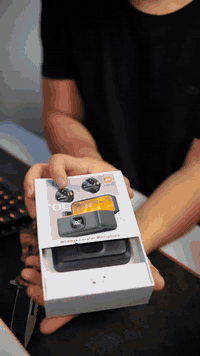 🎤 نك مايك لاسلكي شاومي  J6 
صوت أوضح بتسجيلاتك اليومية
إذا عندك تصوير ريلز، بث مباشر، دروس، أو محتوى سوشيال ميديا
هذا المايك راح يسهّل عليك الشغل 👌
🔹 ليش تختاره؟
✔️ تسجيل صوت واضح ومستقر
✔️ يعمل لاسلكياً بدون تعقيد
✔️ تشغيل مباشر (شبّك واشتغل)
✔️ تصميم خفيف وسهل الاستخدام
✔️ مناسب للتصوير، البث المباشر، والمقاطع اليومية
🔹 مواصفات مختصرة:
▪️ مايك مزدوج (2 ميكروفون)
▪️ علبة شحن مع شاشة توضح البطارية
▪️ اتصال ثابت أثناء الاستخدام
▪️ يساعد على تقليل ضوضاء المكان
▪️ متوافق مع الأجهزة الداعمة
🔹 مناسب لـ:
صنّاع المحتوى – الطلاب – المدرسين – البائعين أونلاين – البث المباشر
📍 متوفر لدى:
مكتب علي الفرزدق للموبايل والحاسبات
📩 للمزيد من التفاصيل أو الطلب
راسلنا على الخاص الآن
انستكرام 
t_1ke
تيكتوك مكتب علي الفرزدق 
***********
