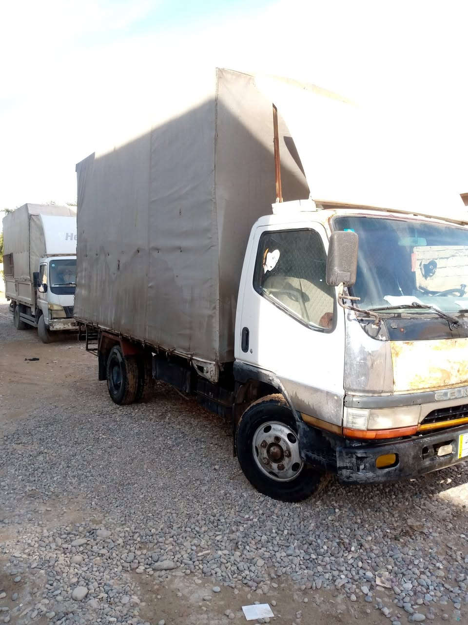 كنتر بزون للبيع موديل 2000 رقم بغداد سنوية 27 تخم تاير السعر 90 وبيهة مجال ***********
