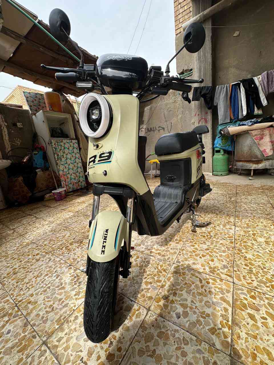 دراجه شحن R9 موديل 2026
لون بيجي 
5 بطاريه حجم  32 الكبير 
٦٥كيلو تمشيك شحن 
مكفوله كفاله عامه وكلها شغاله كهربائيات 
السعر  550الف 
وبيها مجال بسيط 
العنوان البصره كرمه علي .العلي 
للتواصل والاستفسار 
***********
