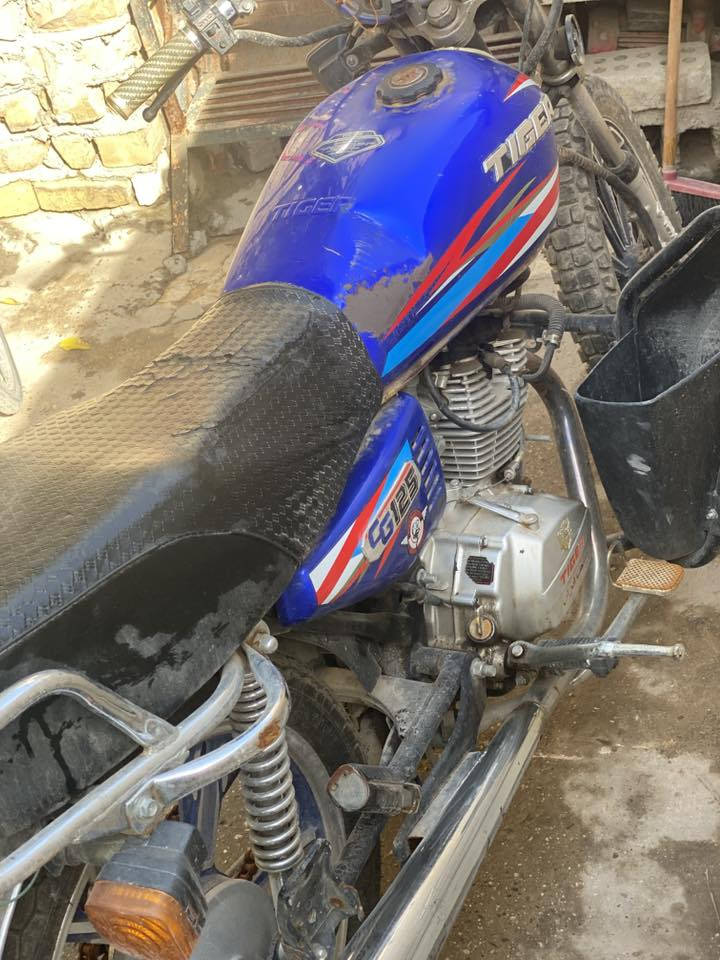 السلام عليكم دراجه ايرانيه تايكر للبيع 
بدون اوراق مكاني الدورة حي المعلمين 
السعر 400 وبيها مجال للتواصل 
***********
