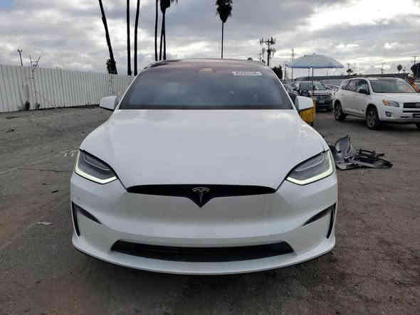 السلام عليكم للبيع او مراوس 2022 TESLA MODEL X
 تيسلا  X موديل 2022 الشكل الجديد شكل البليد 

حادث السياره : بدون حادث سرقه و شاصي تلكوه بالصور
حالة الايرباك : سليمه بدون ايرباك

#مواصفات
‏Long Range Plus
تقطع مسافة بالشحنة الواحدة 600km
7 مقاعد 
غرفة لون Off white مميزة جدا 
جنط البليد الاصلي قياس 22 انش  
670 حصان، قويه جدا
تسارع من  0 الى 100    2.9
سقف كامل بانوراما
نظام صوتي 22 سماعه 1000 وات خيالي
ستيرنج Yoke اصلي
‏MCU3 الجديد كليا
معالج AMD قوي جدا بشغل GTA V واي لعبه من Steam على شاشات السياره
كاميرات 360 درجة 
اخر اصدار من كراسي التيسلا
صنوبرصات دبل زيت وهوا جديده كليا Raven
شاشة خلفية كامل التحكم 
شاحن لاسلكي عدد 4     2 امامي و 2 خلفي 
اضوية اماميه عدسات 
الدات الخلفية لد
كراسي حامي بارد امامي خلفي 
نظام الاوتوبايلوت 3.0 FSD السائق الآلي 
واضافات عديدة اكثر بكثير مما ذكر 
السيارة مميزة جدا

#السعر : الطلب في التعليقات سيأتي إليك مباشرة 
ملاحظه : ابيع او مراوس شبابنه الطيبين تحياتي

تفاصيل اكثر هذا رقمي ☎️. *********** 
   بيه وات ساب تفاصيل اكثر اتصل و تدلل
مكاني بغداد الزعفرانيه بغداد
