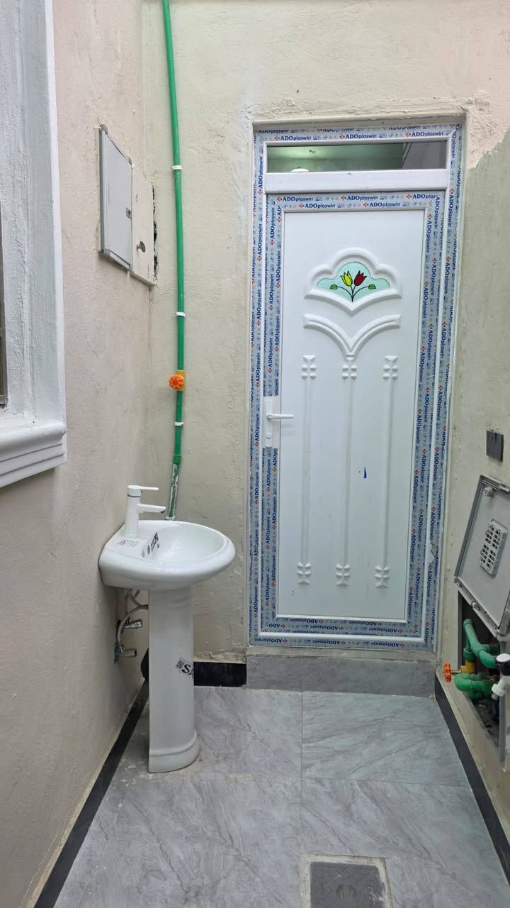 دور سكن للبيع بناء 2025
***********
جنس العقار طابو ملك صرف زراعي بسم عراقي اصولي سند ٢٥

#المساحه  100 متر 

يحتوي البيت على غرف  منام2
و ديوان
و مطبخ 
او مناور
و صاله و وصحيات داخلي وخارجي 

العنوان بصره ابي الخصيب محيله دورة ام زباله 30 متر عن التبليط
موقع راقي 😎 

جميع الخدمات متوفره ماء كهرباء شارع 8 
شغل البيت كله درجة أولى

السعر58و بي مجال للشراي
للاستفسار تصل***********
