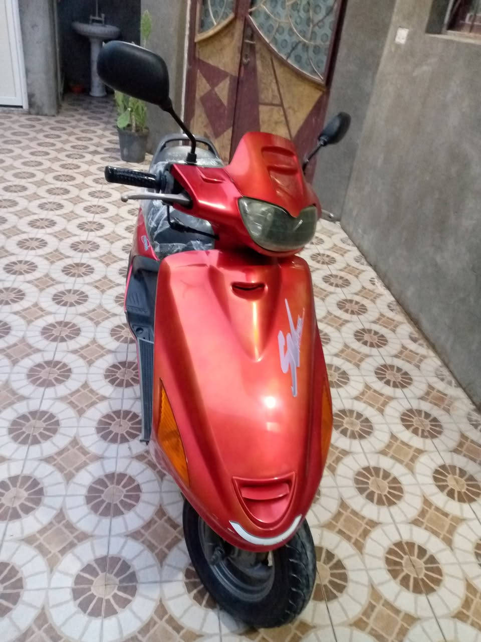 سلام عليكم 
دراجه كرستال فحل رمبه مال حاويه صارله تلث اسابيع من اخذته الدراجه خير من الله مكينه خرسه ما تنسمع الدراجه قفل استيرن أو قفل جنطه اشاير عالي ناصي سلف هندر كله شغال الدراجه مكفوله السعر 675 أو بيه مجال الموقع الحمزه الغربي الرقم ***********
