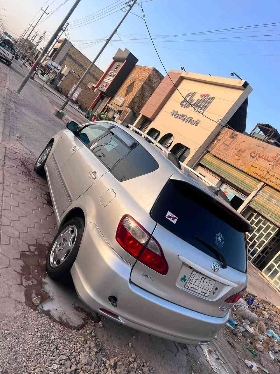 سلام عليكم ابصم موديل 2002 اصل مكفوله من الضربه وصبغ ماعده رشات بصيطه فقط كير محرك جديد كهربائيات كله شغاله مسجل شاشه تاب كامره خلفيه سنتر ريموت 
تبريد 3قطع 7راكب غرف جديده دواخل عسلي 
تخم تاير جديد ويلكب جديد ستيل لايت زنون 
سنويه 2027 مشروع وطني تحويل مباشر 
السعر 115 رقم ت ***********
