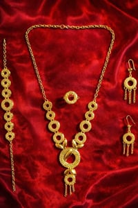 طقم كامل بجوده وفخامة عاليه ذهب برازيلي درجة اولى طلاء ثابث شرط 🌟 يخطف...