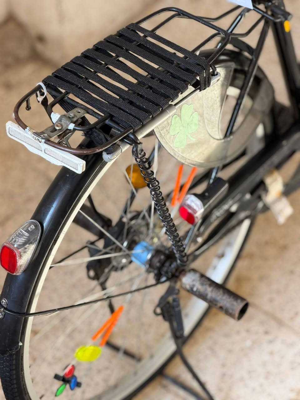 سلام عليكم شباب بايسكل موزه للبيع فولل نضافه شوفت عينك والسعر 115وبيي ومجال ولحد يصير لوتي المكان المحموديه القادسيه ولي يريده *********** هنااا متواجدد👍
