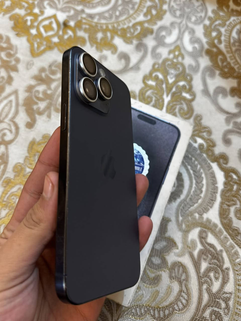 آيفون 15 برو ماكس ..شرق اوسط
جهاز مابي آي خلل او مشكله نضيف مبدل فقط ضهر اصلي غيره كلشي مابي ..

بطارية 89% بلاديه شرط 

ذاكرة 256 نموذج M.AAA ماستر 

كارتون الاصلي مطابق .

مكاني نجف حي السلام. 

السعر 870 وبي مجال 

***********
