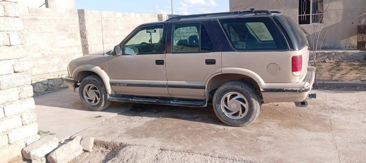 السلام عليكم
شوفرليت بلايزر
موديل 95
محرك كير اكسن شرط
صدر نص عمر
رقم نينوى دولي بسمي
شرط التحويل
للبيع او مراوس
 واتساب ***********
