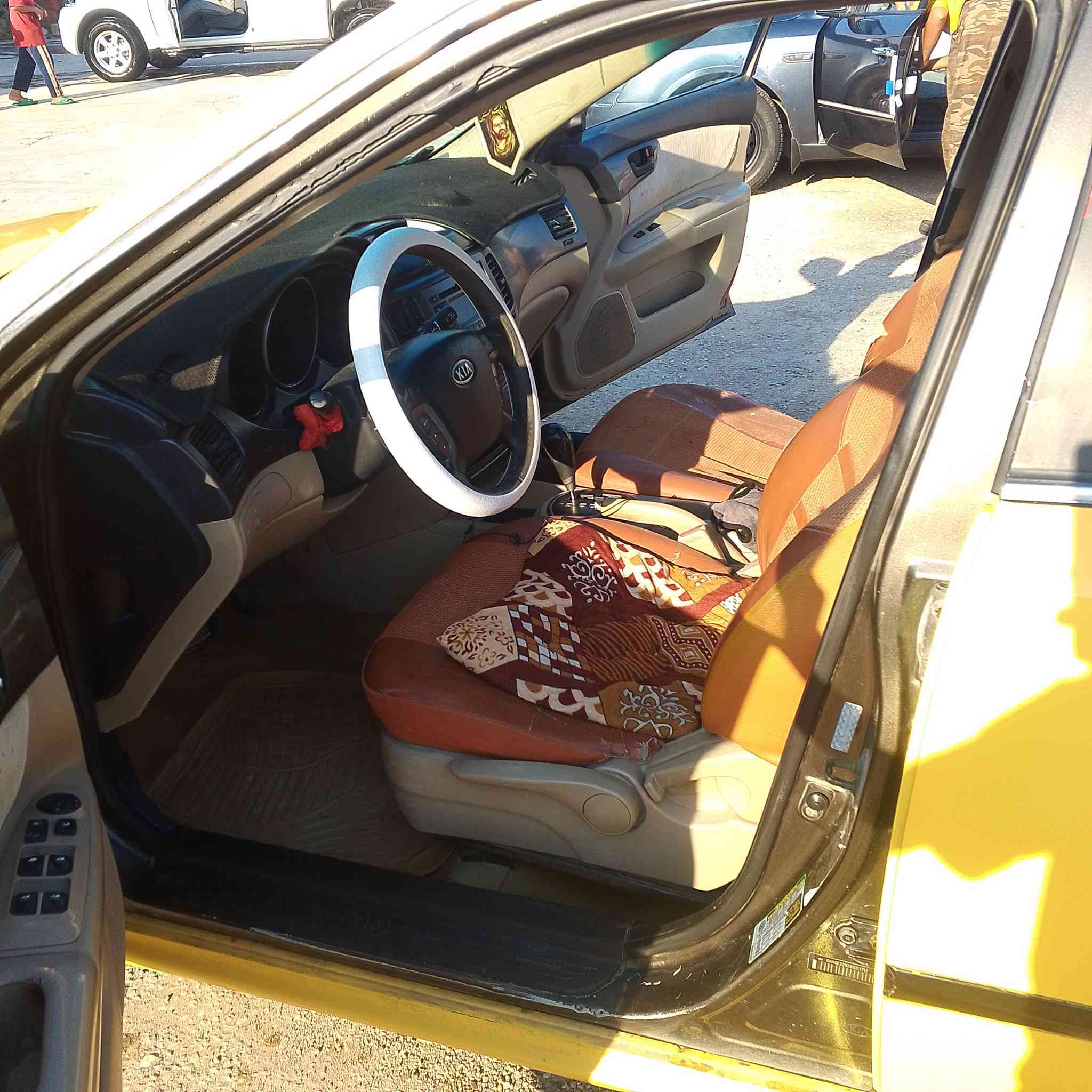 السلام عليكم اوبتما موديل 2009 وارد امريكي حادثهه جاملغ الامامي و الخلفي بي طخه  بسيطه رقم بغداد مشروع وطني سنويه لل27 تحويل ثاني يوم تبريد حداديه تخم تاير مكينه 2400 دوش وكير مكفولات كهرباكيات كلها شغاله خطهه زبيديه بغداد السعر 93 وبيهه مجال للاستفسار ***********
