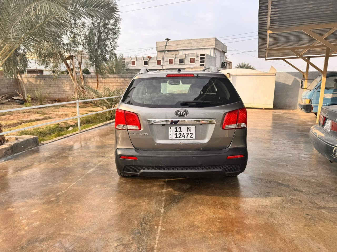 سورنتو 2013 امريكي محرك ٤سلندر دوش شديته قبل شهر جديد بالكارتون سياره مال بيت بيهه قطعتين بامريكا جاملغ ايمن وبنيد وبالعراق بيهه باب السايق والجاملغ الكدامه يعني اربع قطع بيهه بدون دواخل لاشاصي ولا غيره شرط السعر ١٣٠  سياره جاهزه *********** __*********** العنون الفلوجه الصقلاويه
