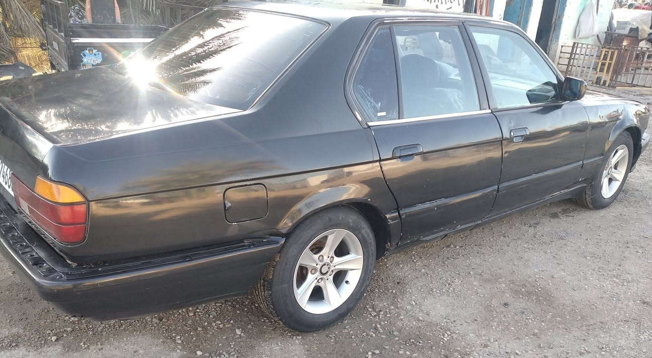 السلام عليكم للبيع بي ام دبليو موديل 95 رقم بغداد انكليزي سنويه عظم مشروع وطني مجدده لل 2030 داخله هزه جديد تحويل مباشر محرك اوكير 6 سلنتر مفتوح مو مسكر كير عادي  محرك اوكير جدد حداديه جديده تخم تاير جدد كهربائيات شغاله تبريد شغال السعر 36 ورقه العنوان ديوانيه قضاء الشاميه التواصل اتصل *********** واتساب نفس الرقم
