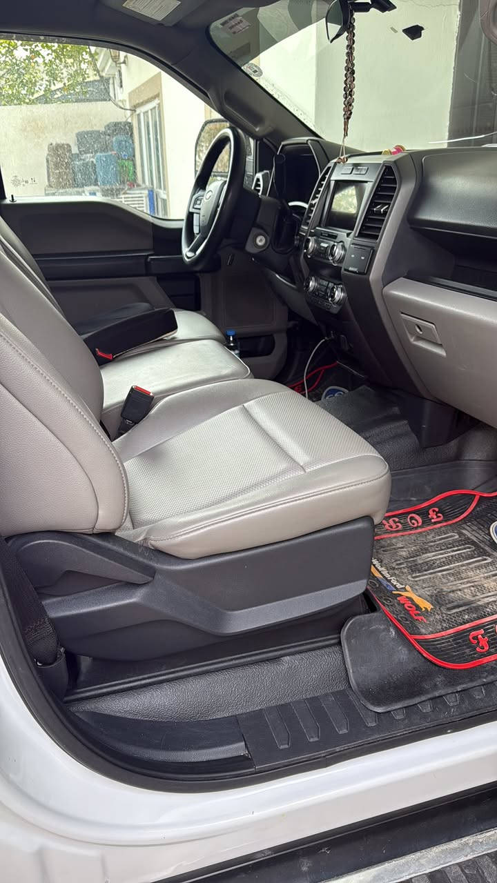 فورد ف 250 موديل 22 سياره كلين بدون حادث رقم صاحب السياره للاستفسار
