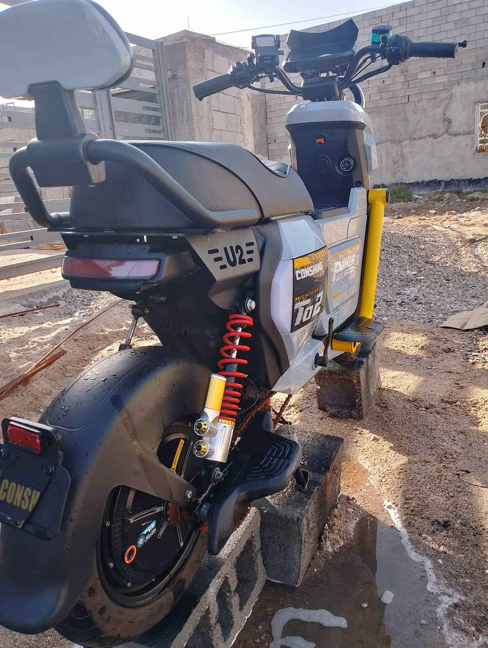 دراجة شحن البيع سعر 675 او بيه مجال قليل ستخدام دراجه فقط روحه رده الشغل شحنه وحده بل يوم  مسافه الكيلو ملته الشحنه الوحده45كيلوو  مكاني البصرة الجزيرة بشارع زين العبدين يم مجمع رواد رقم وتساب *********** دراجه صرله شهرين عندي
