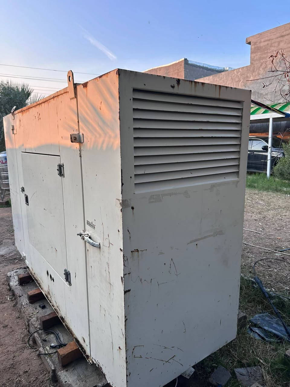 السلام عليكم مولد للبيع بيركنز ٣٠ كيفي انكليزي ٣ بستم 
جبيلي مكينه مفتوحه كاتم Super-Silent للاستفسار اتصل على الرقم ***********
السعر 40$
