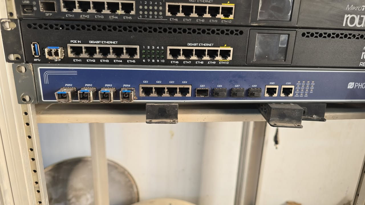 السلام عليكم 
مواد انترنت مستخدمة للبيع 

1- راوتربورد ٩١٢ تردد ٦٠٠٠
2-سكترات 120 ubnt 2.4
3-سكترات 120 ARC 
4-سكترات 120 RF 
5-سكترات مني 
روكت XM 
نانو xm
6-دشات 30 ubnt 
7-دشات انتي نويز 27 
8-دش انتي نويز 23
10-دش AC 28 

12- لنك ميموسات ٥٦
14-راوتر بورد 921 جديد
16-محولات ايرفايبر اصلية 
17-انجكترات 1 كيكا مع المحولة 
18-راوتر بورد 912 5G
19- 2011
20- 3011
21-عاكسة مكزما ١٥٠٠
22-عاكسة بلوستروم 
23-عاكسة مكزما ٨٥٠ 
24-راك اوت دور ١٢ يونت
25-راك ٤٢ يونت

يوجد توصيل كافة المحافظات

*********** وتساب 
***********
