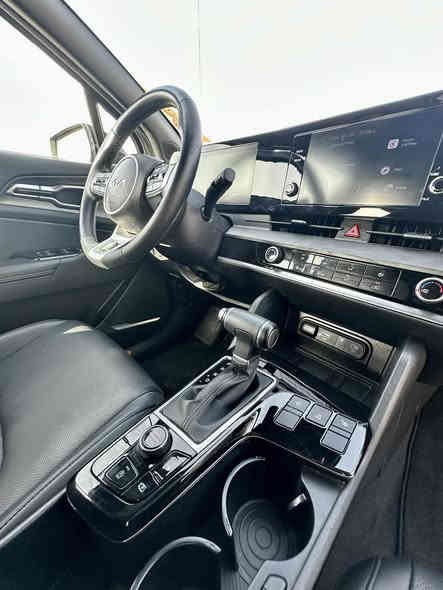 السلام عليكم 
للبيع 
كيا سبورتج 
موديل 2023 
فئه x-line
فول عدهة البانوراما 
محرك 2.500 
ممشه 32 الف مايل 

رقم بغداد باسمي

مواصفات -
تحكم ستيرن 
نقطه عمياء 
رادار امامي 
مثبت سرعه 
كشن كهرباء 
كشن السايق والراكب تدفئه + الستيرن 
بصمه تشغيل + بصمه ابواب 
تشغيل عن بعد 
3 وضعيات قياده 
3 انظمه طرق 
حساسات خلفيه 
كامره خلفيه 
عدادات ديجيتل 
نظام اندوريد اوتو + كار بلي 
منفذ يو اس بي + تايب سي 
شحن لاسلكي
وبعد بيهة مواصفات 

الظرر جاملغ بارد + ربع البنيد صبغ 
يرباك راجع شركه شرط 
بدون دواخل 

مكان السياره ( بغداد ) 

السعر ( 210) وبيهة مجال 

للستفسار ***********
