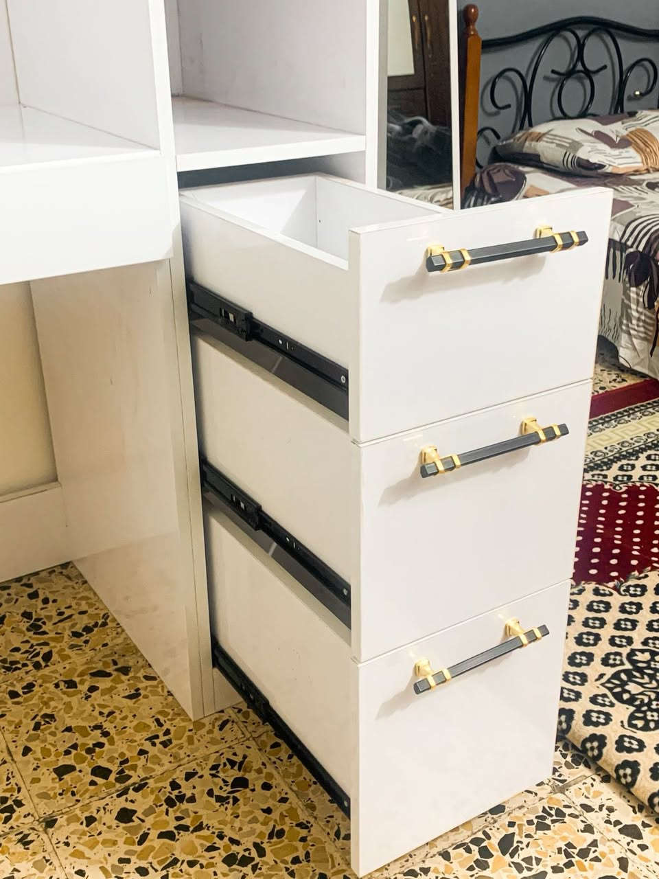 الارتفاع 200 سم
الطول120 سم
العمق 55 سم
خشب mdf اصلي نجارة مامستخدم
السعر 275 الف
العنوان بغداد 
رقم الهاتف : ***********
