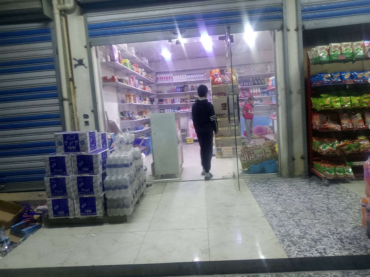 سلام عليكم اسواق للبيع بيها ٤ عوارض ومجمدات 2 الي  و2 عوارض مال شركه وجمده 1 مال شركه بيها سفينات2 وفاترينات مال عطور عدد2 وعارضه كرزات سلات جباسه حجم مترين عدد2 وصغار عدد 3  اسواق عوزها مسواك دخلها يومياً من 250 ال350 علمن بيع عدم تفرغ بسبب دوام بيها سستم كامرات اليجار 150 
عنوان بغداد بستان الكماليه للاستفسار الاتصال على الرقم ***********
