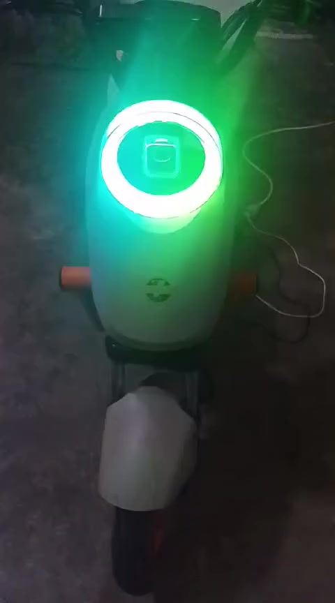 سلام عليكم شباب دراجه لبيع موديل 2025 كل عيب مابيها سرعه كير الاول 55 كير الثاني 75 كير الثالث 99 اشاير كله شغال ابريكات شغال بلاتوث شغال صوت عالي بطاريه شرط 
عل مفتاح نوع اف 918 نوعيه مرغوبه ابيع او مراوسه 
سعر 400 او بي مجال مكاني كركوك قدسيه الثانيه شارع ابو وليد رقم الهاتف *********** شراي اتصل عل رقم او تعال خاص تحياتي للجميع
