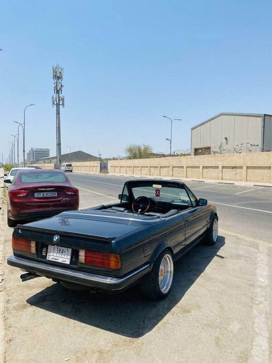 بي ام زعره كشف بلاديه بدون حادث كير محرك مضبوط سياره عضمتها حلوه جدا للتعمير موديل 89 كصيف 
سياره نقصها تبريد فقط 
مكاني بغداد حي الخضراء سعرها 39 بي مجال *********** بغداد, العراق

