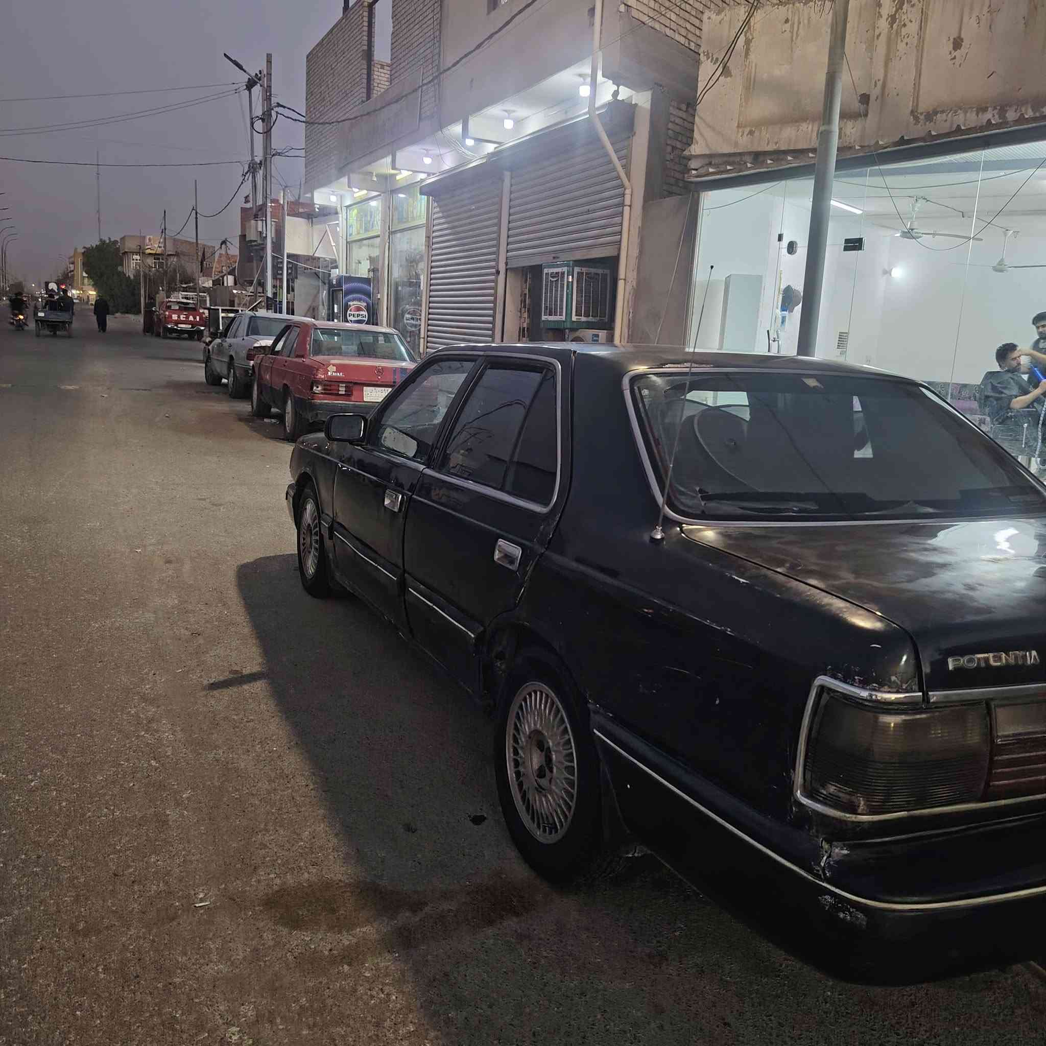كيا بونتيشا 1994 رقم ديالى باسمي كير ومكينه بلادي سياره حلوه وكاعده سعرها 25 بيها مجال بسيط مكان السياره واسط العزيزيه /***********
