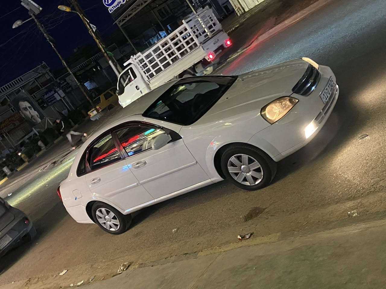 السلام عليكم  عدنا اوبترا 2014  آخر إصدار شركة شيفروليت  رقم بغداد دولي رقم وسنوية وهزة جديدة 
ما بيهة ضربة ولا صبغ 
محرك مكفول لا تنقيص ولا تبخير 
كير اوتوماتيك مكفول
صدر امامي خلفي جديد تخم تاير جواها جديد
مدوشمة ارضية وكشنات  جلد  غرفتها كلش جديدة 
تحكم ستيرن 
تبريد ثلج ❄️
سيارة جاهزة ع آخر حباية الف متذب عليهة 
السعر 92 وبيهة مجال ‭0777 963 2061‬
