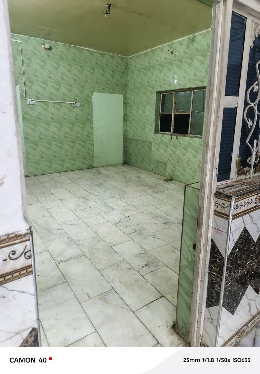 مشتمل لايجار مكانه شطره فتاحيه قراب مجمع بيسان يحتوي على غرفتين كبار وصاله ومطبخ وصحيات بيت نضيف ايجاره ٢٥٠الالف ***********
