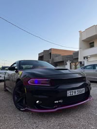 دوج چارجر للبيع  سعرها ب 170 ورقة وبيها مجال قليل RT محرك V8 5700 لون ...